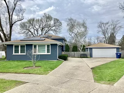 1230 Greenwood Ct, Deerfield, IL 60015