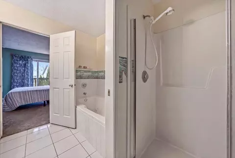Bath - 2201 Daffodil Dr, Crest Hill, IL 60403 photo 2 of 4