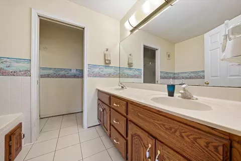 Bath - 2201 Daffodil Dr, Crest Hill, IL 60403 photo 3 of 4