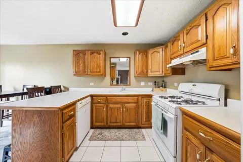 Kitchen - 2201 Daffodil Dr, Crest Hill, IL 60403 photo 2 of 3