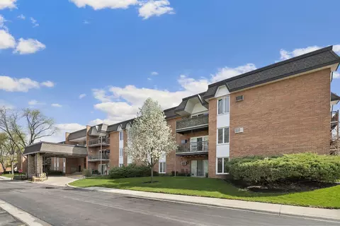 4250 Saratoga Ave #L214, Downers Grove, IL 60515