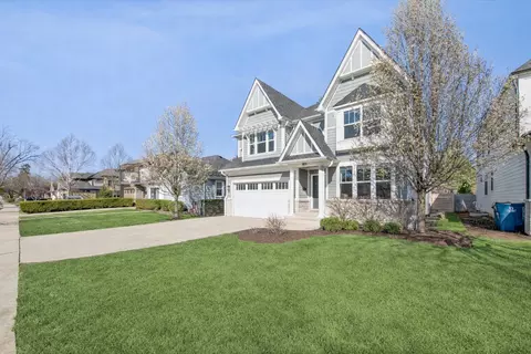 383 N Larch Ave, Elmhurst, IL 60126