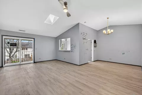 Living - 107 Walters Ln #2A, Itasca, IL 60143 photo 1 of 2