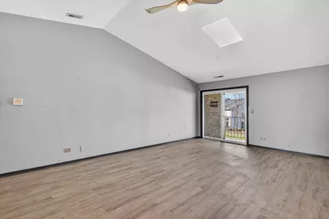 Living - 107 Walters Ln #2A, Itasca, IL 60143 photo 2 of 2
