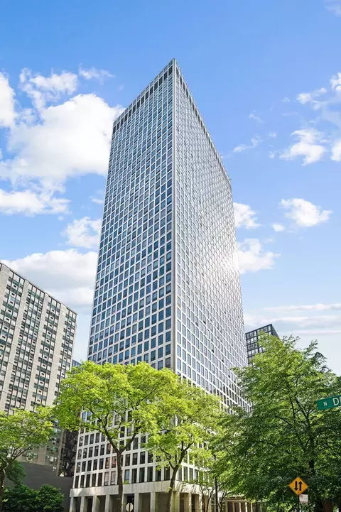 260 E Chestnut St #4003, Chicago, IL 60611