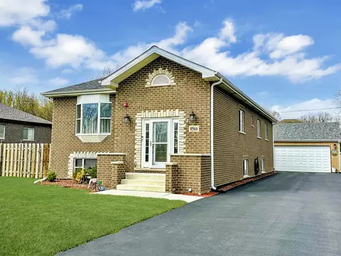 8566 S 83rd Ave, Hickory Hills, IL 60457