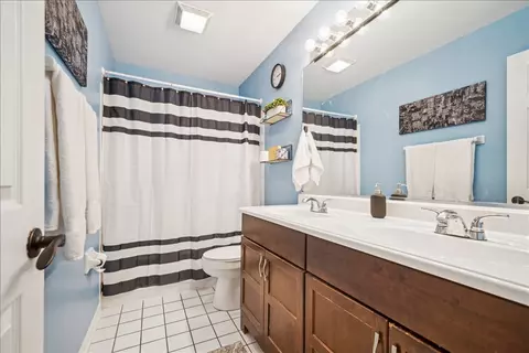 Bath - 1324 Richmond Ln, Bartlett, IL 60103 photo 3 of 3