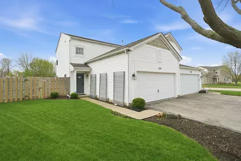 620 Wedgewood Cir, Lake In The Hills, IL 60156