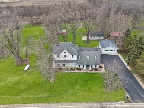 2472 W Red Oak Rd, Freeport, IL 61032