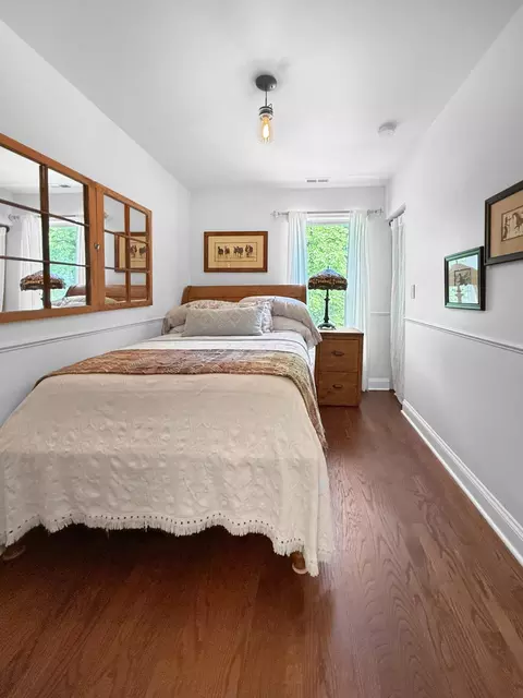 Bedroom - 882 Willow Rd, Winnetka, IL 60093 photo 1 of 3