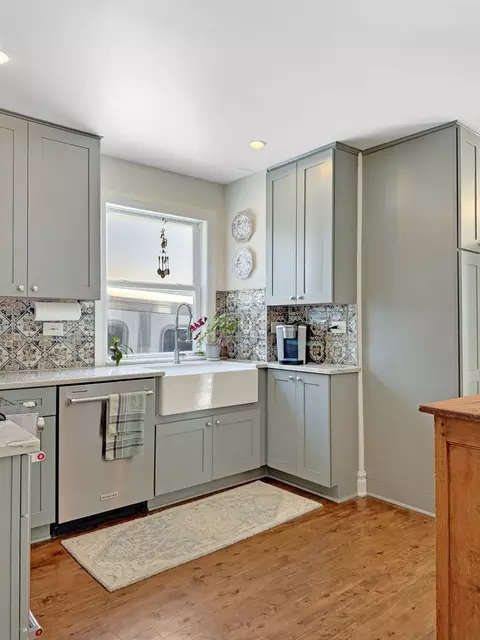 Kitchen - 882 Willow Rd, Winnetka, IL 60093 photo 1 of 2