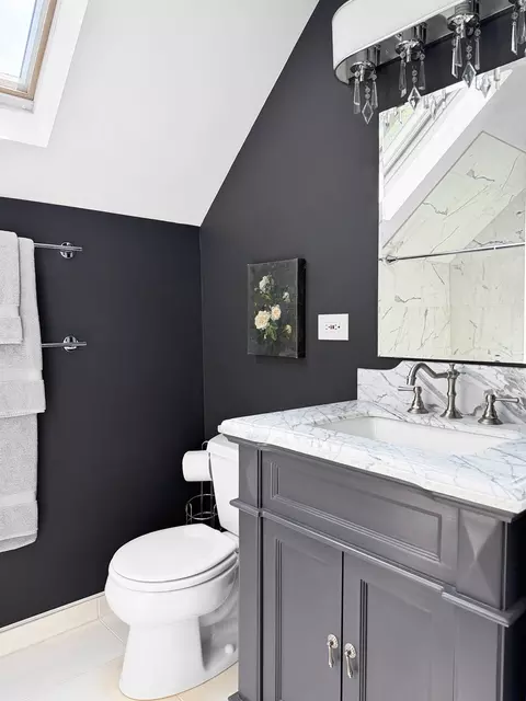 Bath - 882 Willow Rd, Winnetka, IL 60093 photo 1 of 2