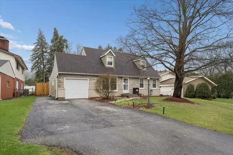 573 Dublin Dr, Mundelein, IL 60060