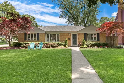 400 Wedgemere Pl, Libertyville, IL 60048