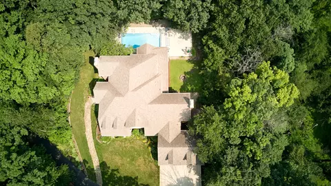 273 Bridlewood Ln, Valparaiso, IN 46385