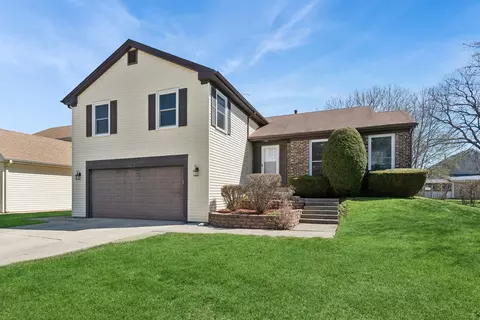 917 Shambliss Ln, Buffalo Grove, IL 60089