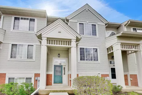 18 New Haven Dr #18, Cary, IL 60013