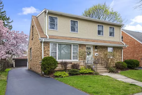 914 N Kennicott Ave, Arlington Heights, IL 60004