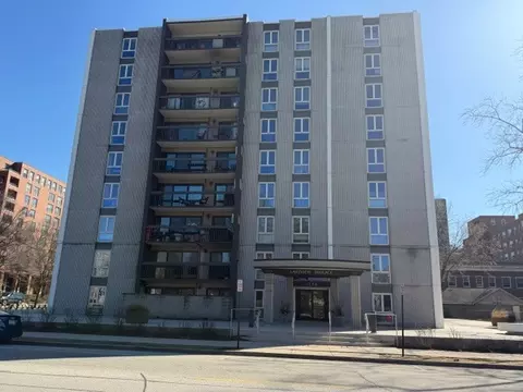 1738 Chicago Ave #402, Evanston, IL 60201