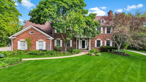 355 Trinity Ln, Oak Brook, IL 60523