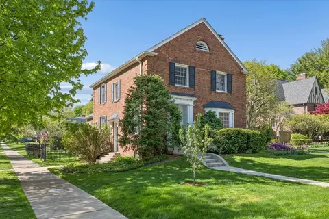 700 Kent Rd, Kenilworth, IL 60043