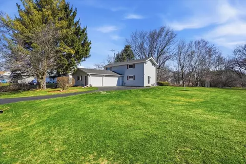 422 Pembroke Rd SW, Poplar Grove, IL 61065