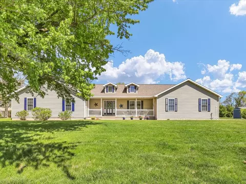 44 Hillcrest Dr, Tuscola, IL 61953
