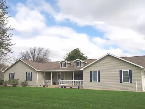 44 Hillcrest Dr, Tuscola, IL 61953