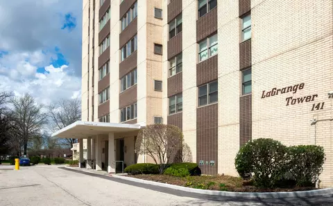 141 N La Grange Rd #306, La Grange, IL 60525