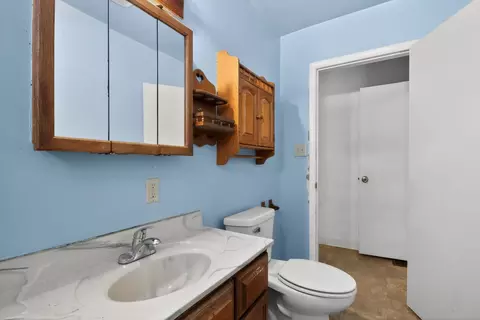 Bath - 1622 E Cornell Ave, Springfield, IL 62703 photo 2 of 2