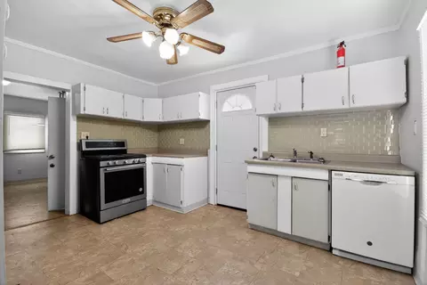 Kitchen - 1622 E Cornell Ave, Springfield, IL 62703 photo 1 of 2