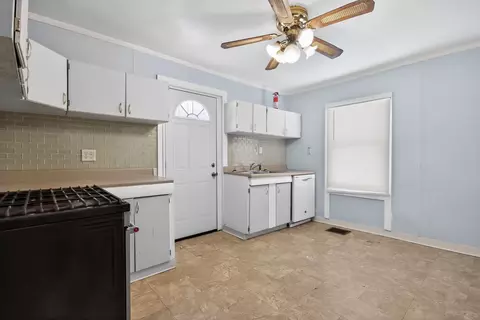 Kitchen - 1622 E Cornell Ave, Springfield, IL 62703 photo 2 of 2