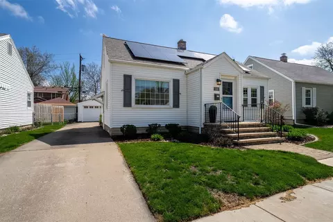 Exterior - 516 Mcgregor St, Bloomington, IL 61701 photo 5 of 10