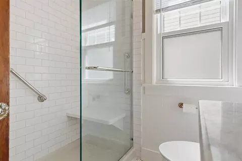 Bath - 516 Mcgregor St, Bloomington, IL 61701 photo 2 of 2
