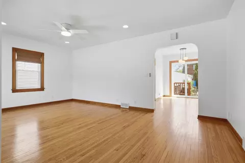 Living - 516 Mcgregor St, Bloomington, IL 61701 photo 1 of 3