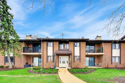 2221 Wharf Dr #208, Woodridge, IL 60517