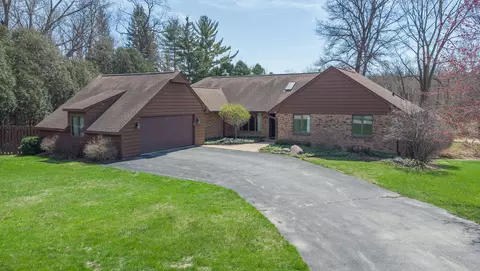 1430 Sylvan Ct, Freeport, IL 61032