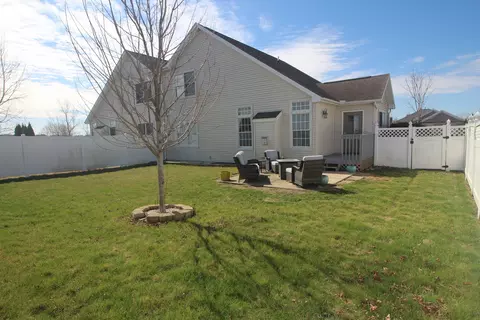 Exterior - 728 Kristin Dr, Normal, IL 61761 photo 5 of 6