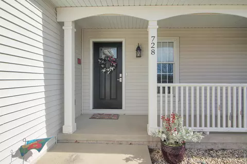 Exterior - 728 Kristin Dr, Normal, IL 61761 photo 4 of 6