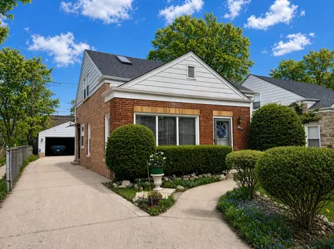 9153 Laramie Ave, Skokie, IL 60077