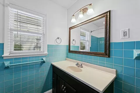 Bath - 1423 Rose Dr, Champaign, IL 61821 photo 2 of 2