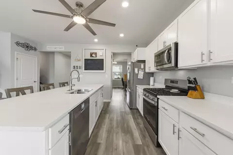 Kitchen - 2219 Daly Ln, Plainfield, IL 60586 photo 2 of 3