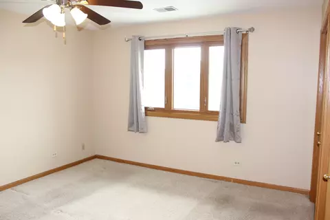 Bedroom - 4943 E Circle Dr #305, Crestwood, IL 60418 photo 3 of 4