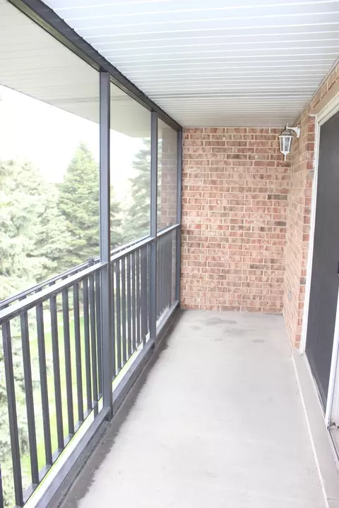 Exterior - 4943 E Circle Dr #305, Crestwood, IL 60418 photo 4 of 9