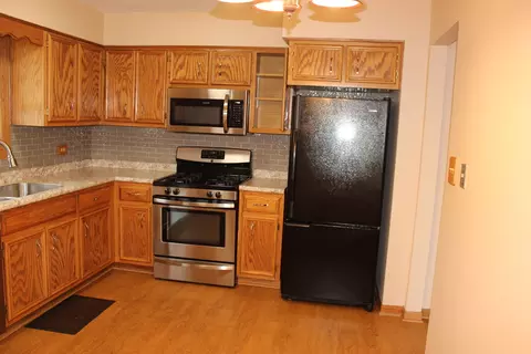 Kitchen - 4943 E Circle Dr #305, Crestwood, IL 60418 photo 2 of 6