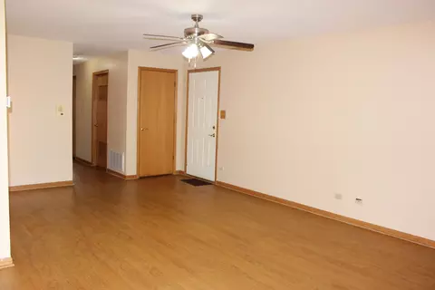 Living - 4943 E Circle Dr #305, Crestwood, IL 60418 photo 3 of 5