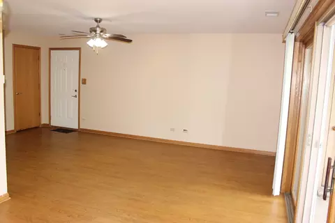 Living - 4943 E Circle Dr #305, Crestwood, IL 60418 photo 4 of 5