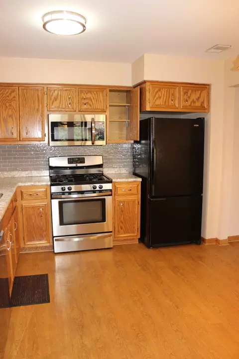 Kitchen - 4943 E Circle Dr #305, Crestwood, IL 60418 photo 4 of 6
