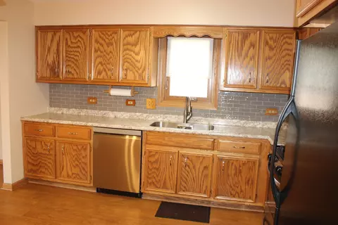 Kitchen - 4943 E Circle Dr #305, Crestwood, IL 60418 photo 5 of 6