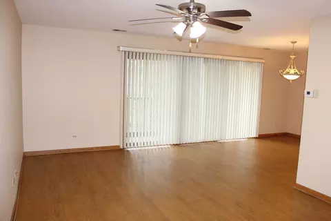 Living - 4943 E Circle Dr #305, Crestwood, IL 60418 photo 1 of 5